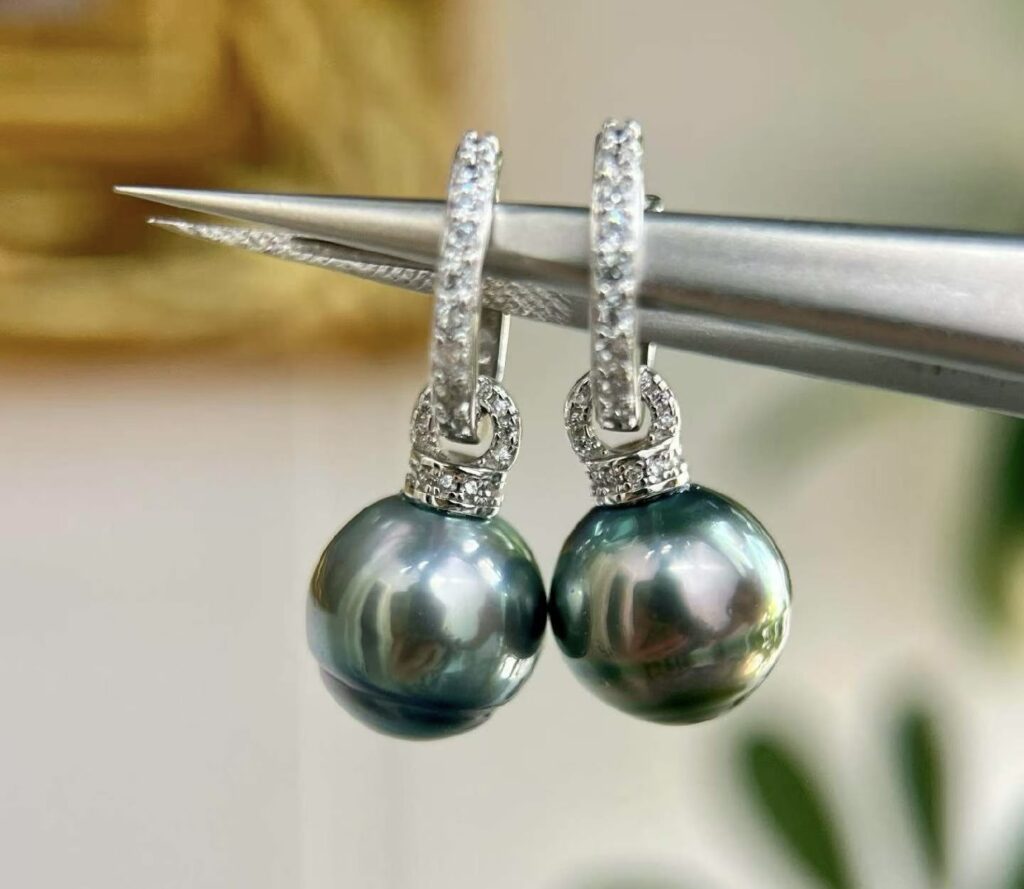 26 natural pearls and cultured pearls